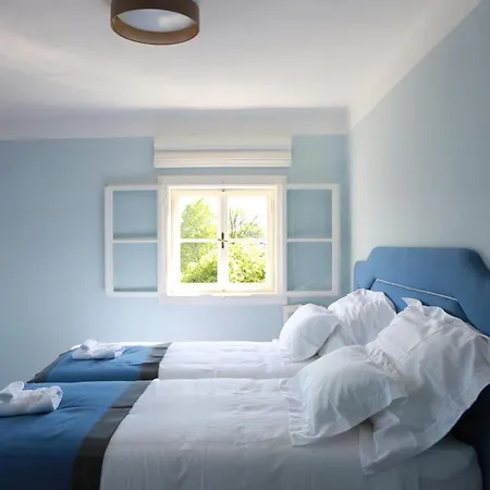 Weiss Hotel *
