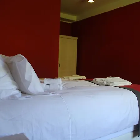 Weiss Hotel *